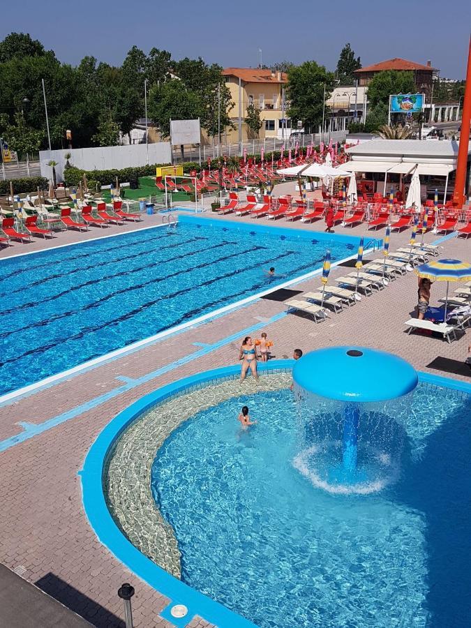Hotel Monti Riccione Buitenkant foto