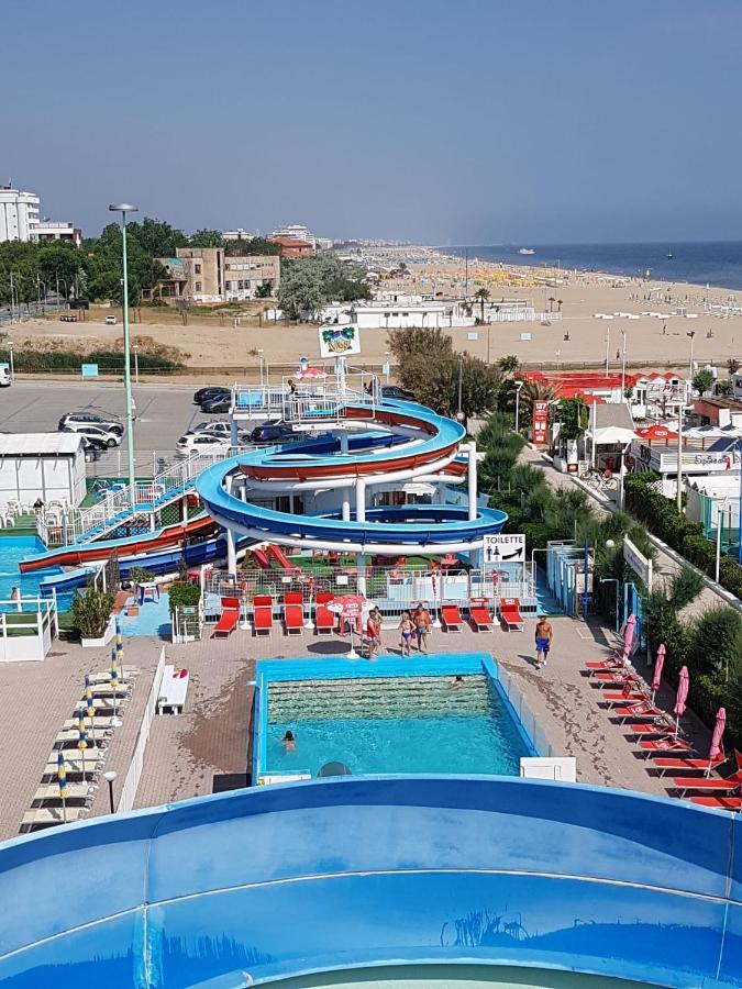 Hotel Monti Riccione Buitenkant foto