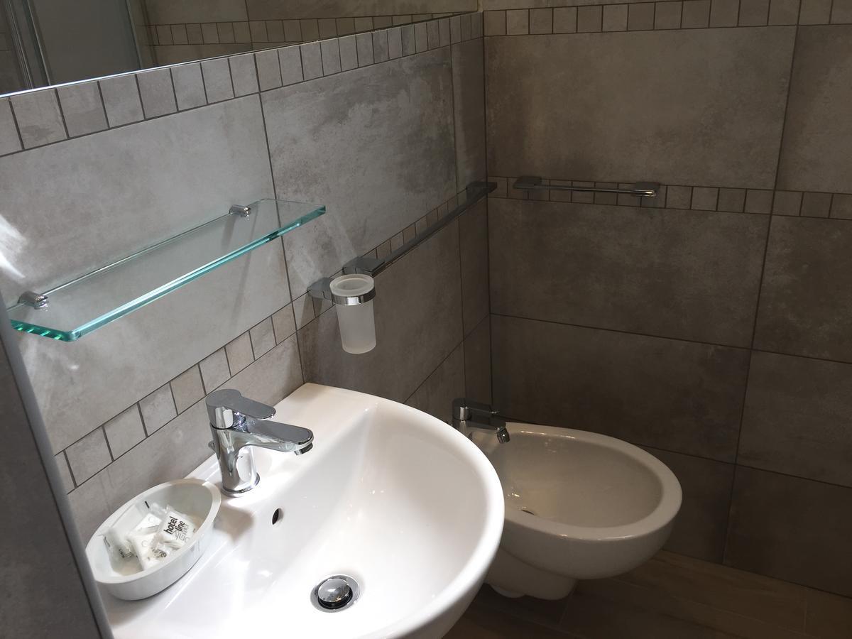 Hotel Monti Riccione Buitenkant foto