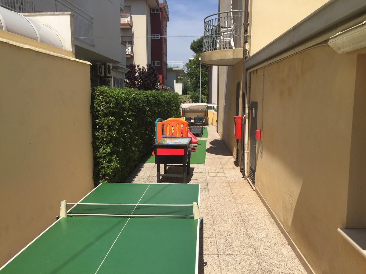 Hotel Monti Riccione Buitenkant foto