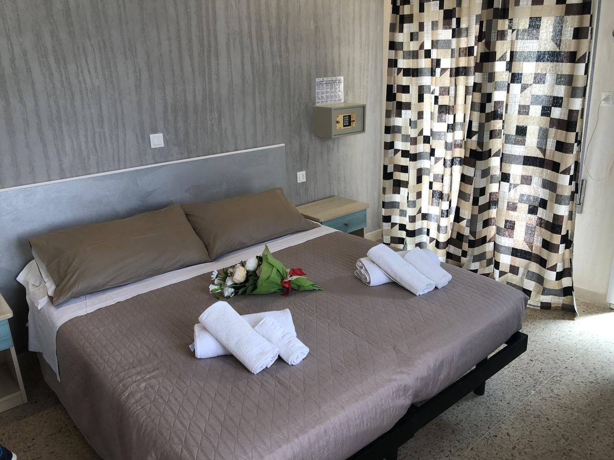 Hotel Monti Riccione Buitenkant foto