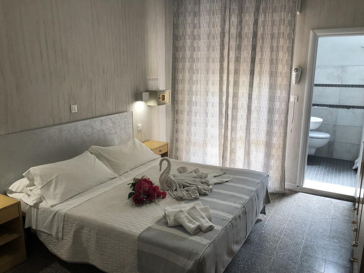 Hotel Monti Riccione Buitenkant foto