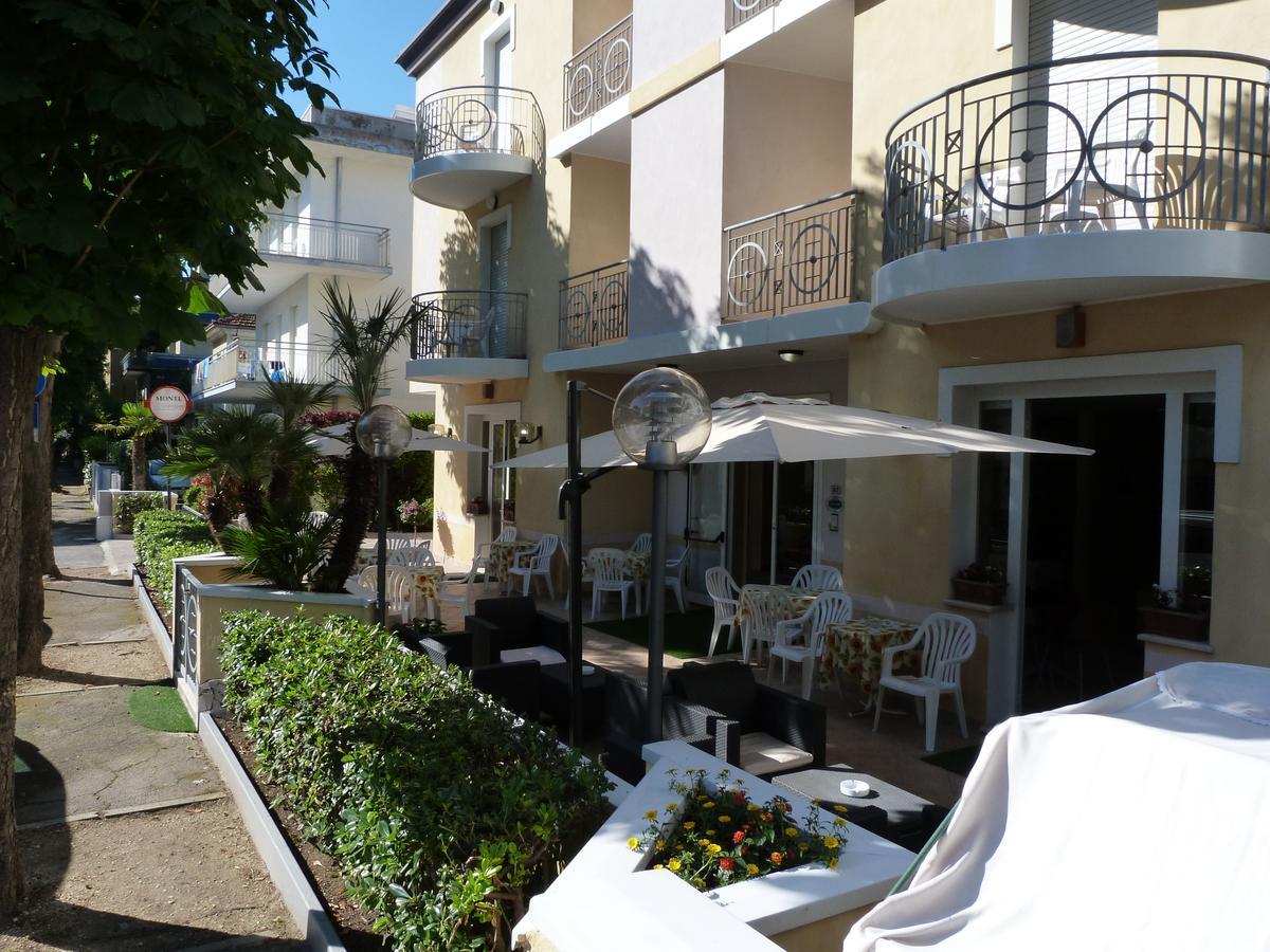 Hotel Monti Riccione Buitenkant foto