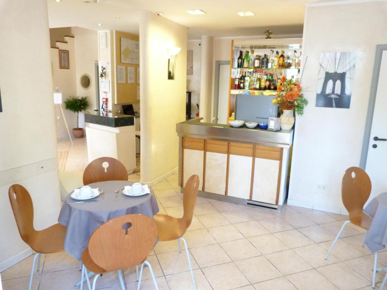 Hotel Monti Riccione Buitenkant foto