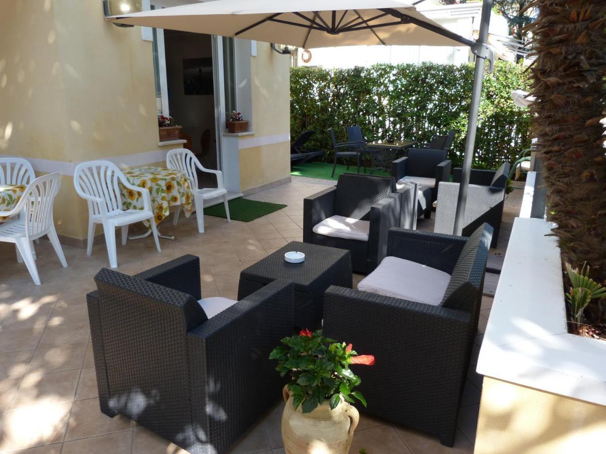 Hotel Monti Riccione Buitenkant foto