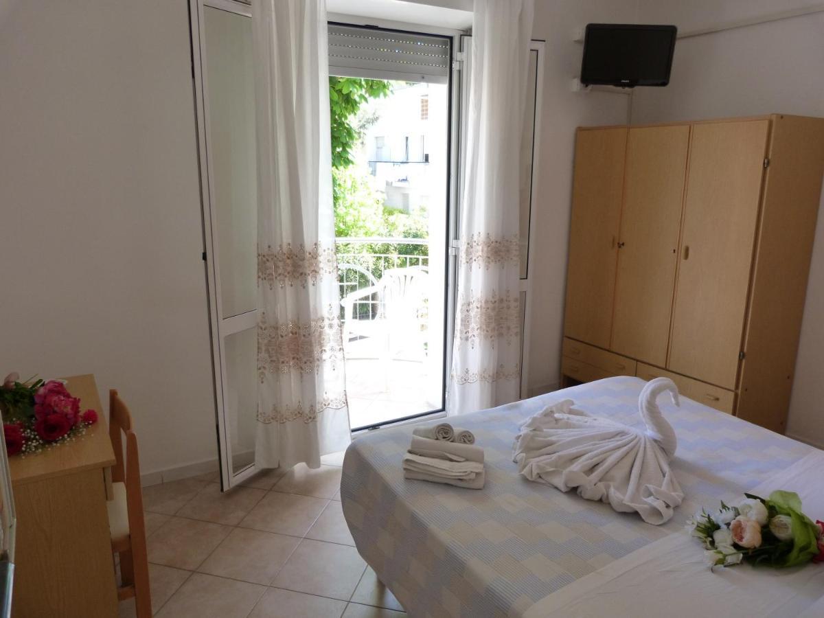 Hotel Monti Riccione Buitenkant foto