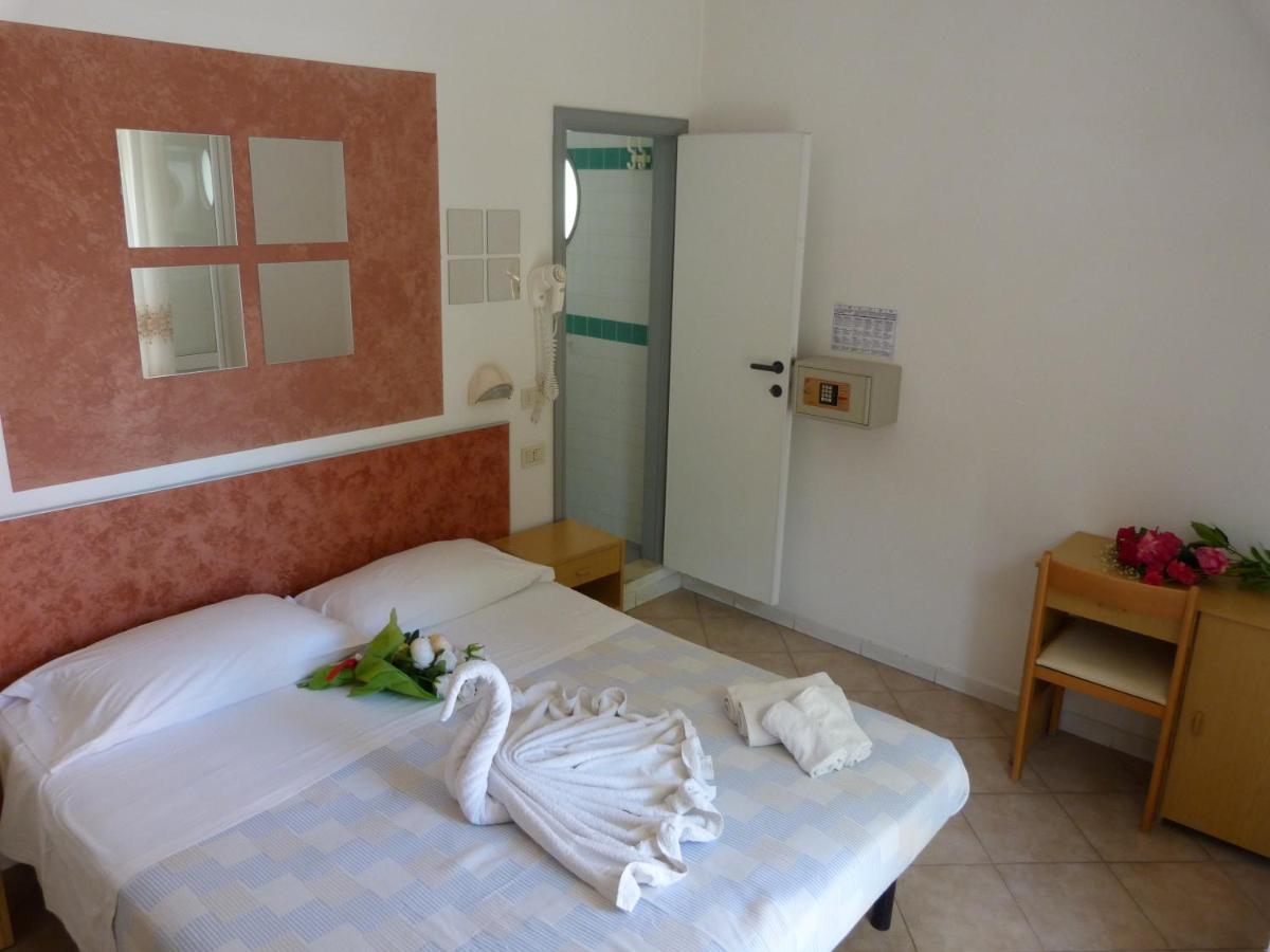 Hotel Monti Riccione Buitenkant foto